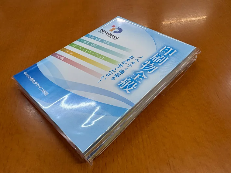 OPP個包装に入ったA6サイズのくるみメモ帳を積み重ねた様子