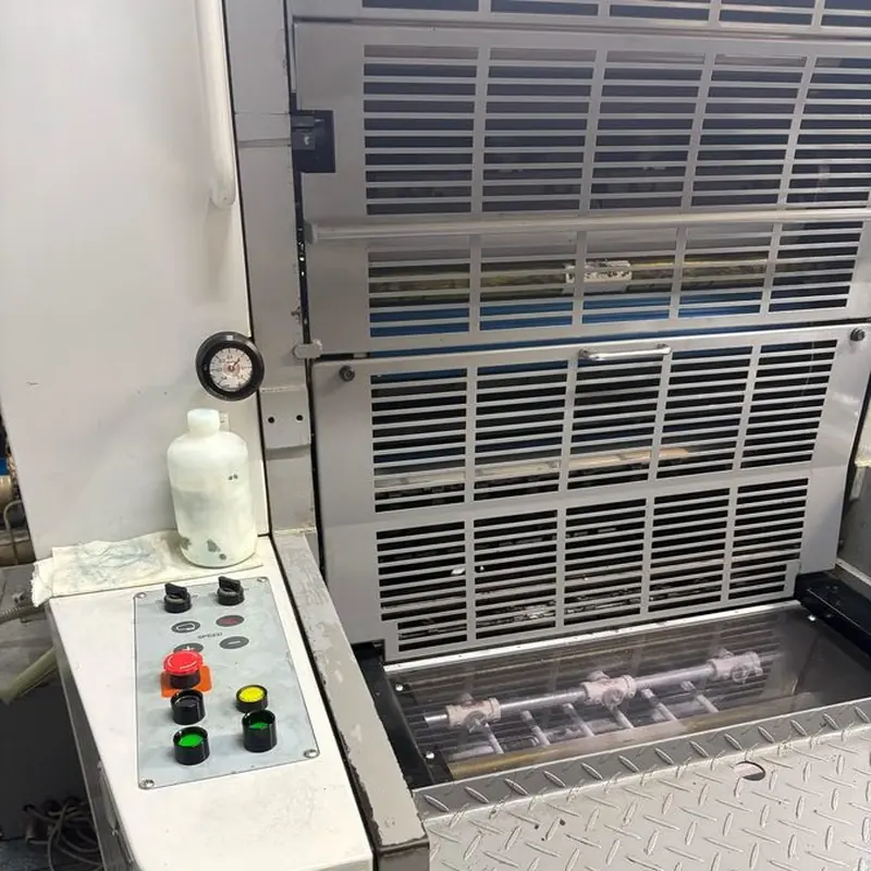 自社工場のオフセット印刷機